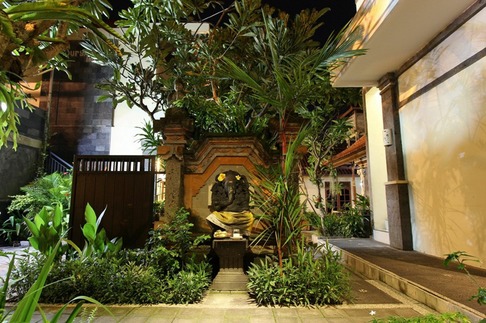 Surya Inn Kuta Lombok Exterior foto